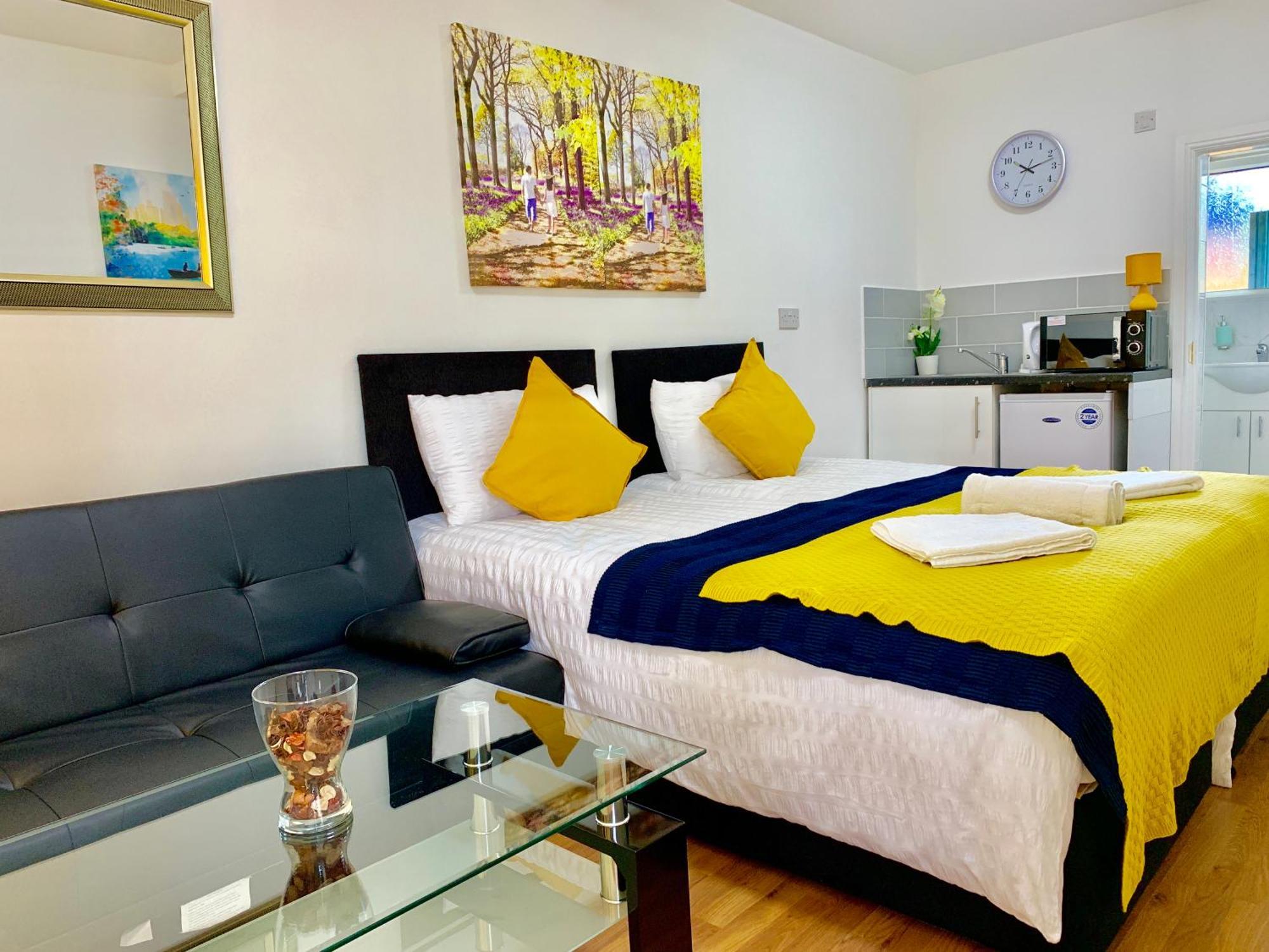 London Studio Apartments, Private Bathroom, Kitchenette, Parking, Np2 Екстер'єр фото