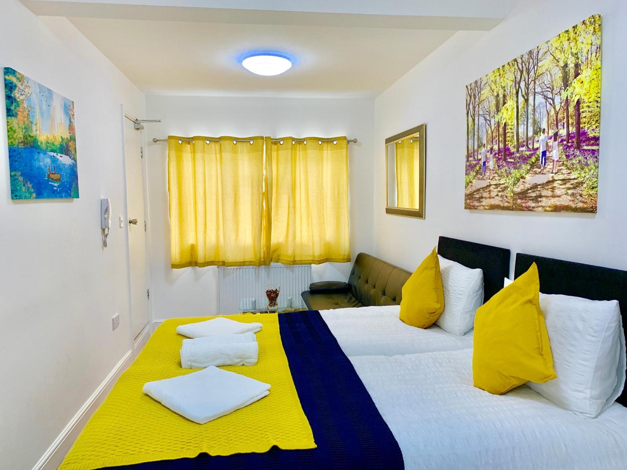 London Studio Apartments, Private Bathroom, Kitchenette, Parking, Np2 Екстер'єр фото